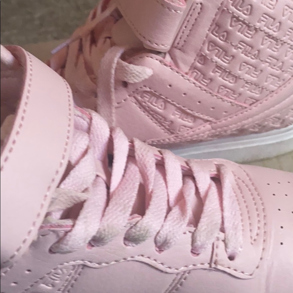 Shoes . - Picture 5 of 7